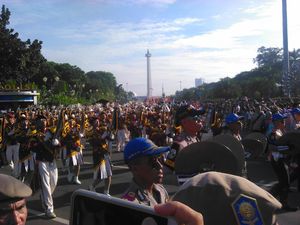 Aksi Purna Paskibraka Pembawa Bendera 190 Negara Tarik Perhatian Peserta CFD