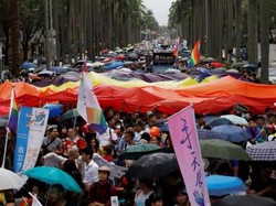 Ribuan Warga Taipei Terjun ke Jalanan Suarakan Pernikahan Sesama Jenis