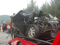 Ini Penampakan Mobil Ringsek Usai Hantam Truk yang Tewaskan 6 Orang