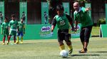 Mantan Pemain Timnas Beri Pelatihan Anak-anak