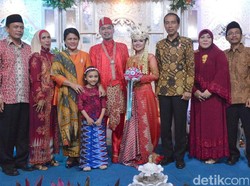 Saat Jokowi dan Iriana Hadiri Pernikahan Anak Pelayan Istana di Depok