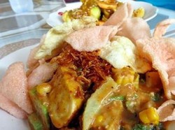 Kalau Lewat Cikini, Jangan Lupa Jajan Gado-gado, Ikan Bakar atau Sushi