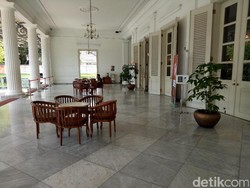 Massa Kampanye, Masih Tak Ada Antrean Warga di Balai Kota DKI