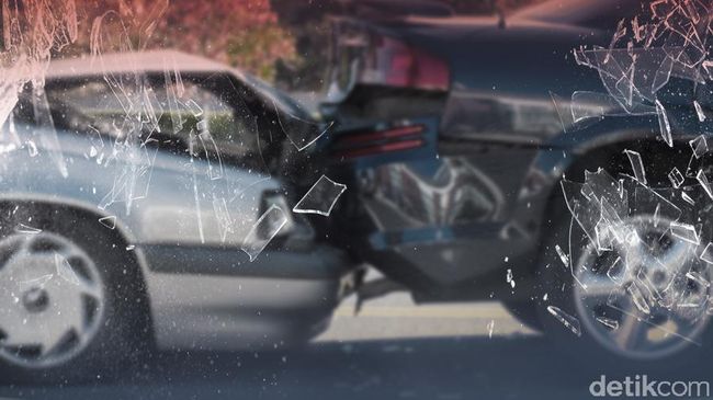 Berita Tiga Mobil Kecelakaan Beruntun di Jalan Gerbang Pemuda Rabu 17 April 2024