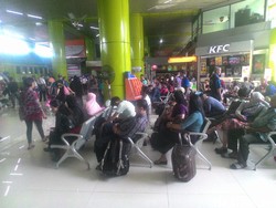 Imbas Kereta Anjlok di Subang, Perjalanan KA di Stasiun Gambir Masih Terganggu