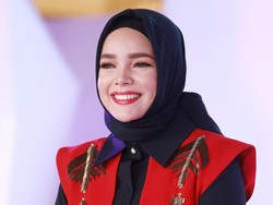 Dewi Sandra Ajak Wanita Inspiratif Indonesia Pergi Umrah