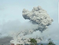 Gunung Sinabung Erupsi, Luncurkan Awan Panas 3 Km