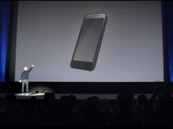 Motorola Sindir Inovasi iPhone yang Gitu-gitu Aja