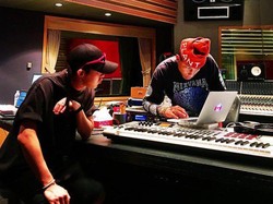 G-Dragon Siapkan Proyek Musik Bareng Pharrell?