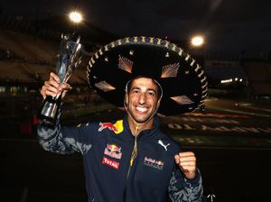 Ricciardo Akan Senang Satu Tim dengan Hamilton Ricciardo Akan Senang Satu Tim dengan Hamilton