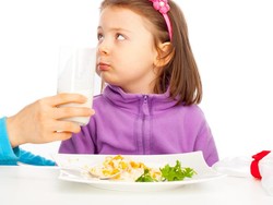 Siasati Anak Picky Eater dengan Susu, Yes or No?