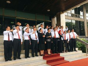 Serba Hitam, Sri Mulyani Pimpin Upacara Hari Oeang di Kemenkeu