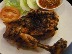 Punya Sisa Ayam Bakar? Olah Saja Jadi Chicken Wrap atau Nasi Goreng yang Enak