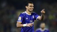 Pepe kini tercatat sebagai pemain Beskitas. Selama bermain di ajang Liga Champions, Pepe sudah mengoleksi 23 kartu kuning dan satu kartu merah langsung. (Foto: Getty Images/Aitor Alcalde)