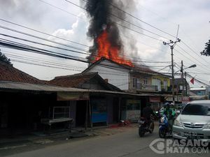 Kebakaran Terjadi di Kompleks Ruko Limo Depok