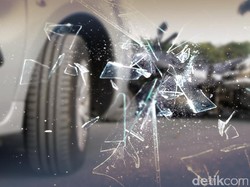 Mobil Tabrak Gerobak Pedagang di Bojonggede Bogor, 1 Orang Luka-luka