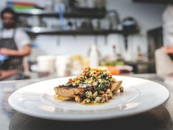 Dapat Kritikan Pedas, Pemilik Restoran Ini Tanggapi dengan Cerdas