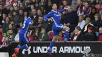 Gol dicetak oleh Hazard yang melepaskan sepakan datar kaki kiri dari dalam kotak penalti. Bola tendangannya melewati sela-sela kaki kiper Soton, Fraser Forster, dan masuk ke dalam gawang. Reuters / Toby Melville.