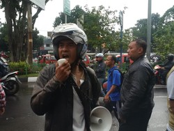 Warga Berorasi Tolak Ahok yang Blusukan di Jagakarsa