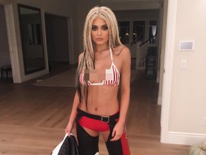 Kylie Jenner Berubah jadi Christina Aguilera untuk Halloween