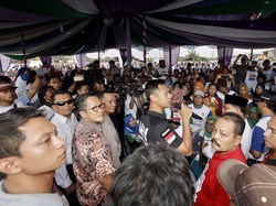 Ditanya Warga, Agus Kembali Pastikan Tak Akan Hapus KJP dan KJS