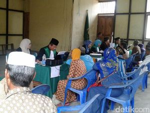 Kala Hakim Pengadilan Agama Terobos Pedalaman Kalimantan untuk Sahkan Nikah