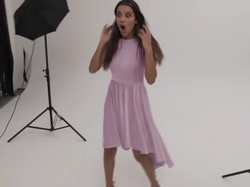 Dapat Berubah Warna dalam Hitungan Detik, Dress Ini  Jadi Kontroversi