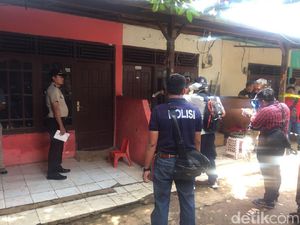 Kontrakan Kuburan Semen Sopyan Masih Jadi Tontonan Warga