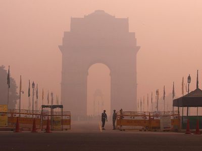 Imbas Perayaan Diwali, India Diselimuti Asap Tebal