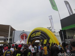 Melirik Aneka Merchandise Valentino Rossi di Sepang