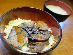 Kalau Sedang di Melawai, Bisa Menyantap Gyutan Don, Okonomiyaki, dan Steak Enak di Sini!