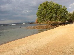 Yang Masih Perawan di Lombok Barat: Pantai Bangko Bangko