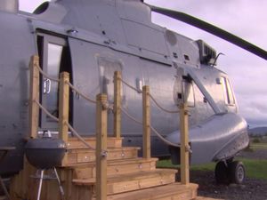 Tenda Sudah Mainstream, Begini Rasanya Rasanya Kemping di Helikopter Tenda Sudah Mainstream, Begini Rasanya Rasanya Kemping di Helikopter