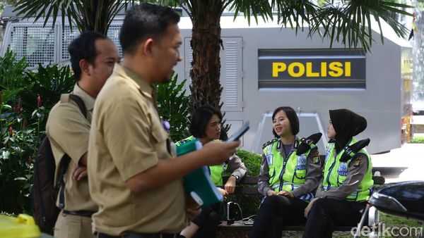 Ratusan Brimob Mulai Berjaga di Balai Kota