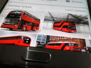 Risma Lihat Pabrik Bus Tingkat di London, Menyiapkan untuk Kota Surabaya?