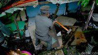 Bangunan Liar di Pinggir Rel KA Dibongkar