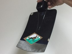 Ini Penampakan Cangkul Impor dari China