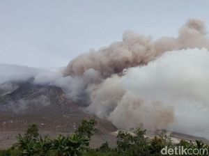Ini Penampakan Gulungan Awan Panas Gunung Sinabung