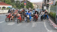 Turis Tak Bisa Lagi Bebas Sewa Motor di Phuket
