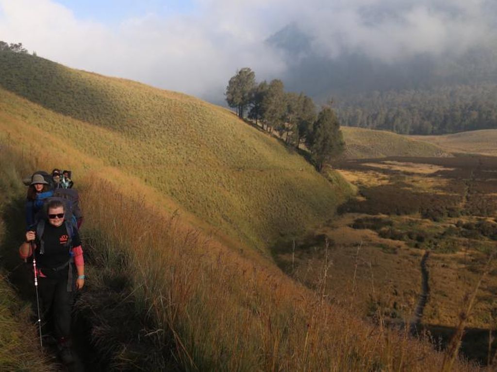 Gunung Semeru Dibuka untuk Pendakian 1 April 2021 Gunung Semeru Dibuka untuk Pendakian 1 April 2021