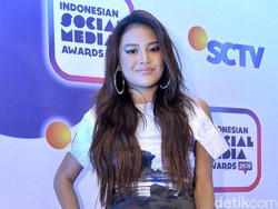 Aih Mate...! Ikut Pemotretan, Aurel Hermansyah Seksi Abis