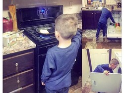 Salahkah Jika Anak Laki-laki Diajari Memasak dan Beres-beres Rumah?