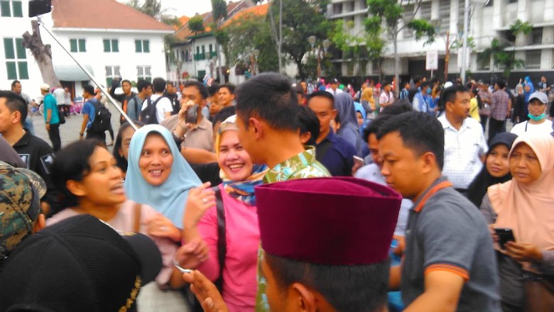 Agus Yudhoyono Keliling Kota Tua, PKL Curhat Tak Bisa 