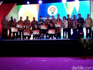 Menpora Serahkan Bonus pada Peraih Medali Olimpiade dan Paralimpiade Menpora Serahkan Bonus pada Peraih Medali Olimpiade dan Paralimpiade