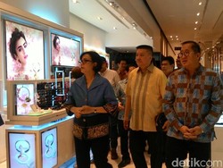 Sri Mulyani Blusukan ke Gerai Lafayette dan Hermes di Pacific Place