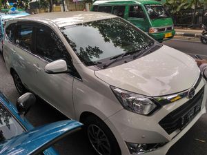 Ada Taksi Online: Kelas Menengah Untung, Kelas Bawah Buntung Ada Taksi Online: Kelas Menengah Untung, Kelas Bawah Buntung