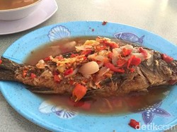 Kalau Siang Ini Ada di Kawasan Pejaten, Enaknya Makan Pecak Ikan, Bebek Goreng dan Sate Ayam