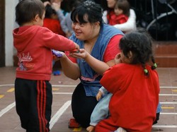Kisah Inspiratif Noelia, Guru Down Syndrome Pertama di Argentina