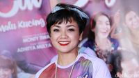 Gaya Nirina Zubir dengan Bandana