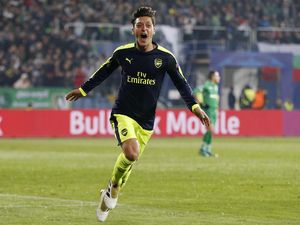 Wenger: Masa Depan Oezil Tidak Tergantung Saya
